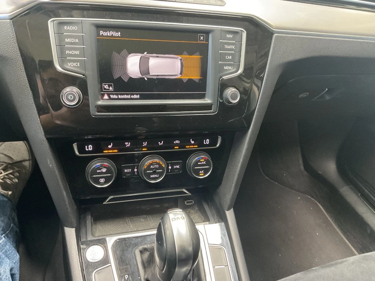 VW Passat 2.0TDI* Highline* Панорама* LaserLED* Germany, снимка 13 - Автомобили и джипове - 54943376