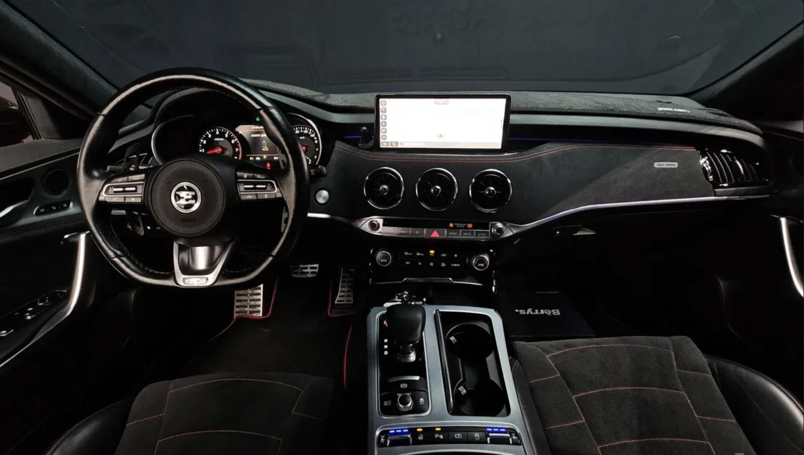 Kia Stinger 3.3 GT MASTERS TURBO PACKAGE / 360 КАМЕРИ / ОБДУХ, снимка 7 - Автомобили и джипове - 55089850
