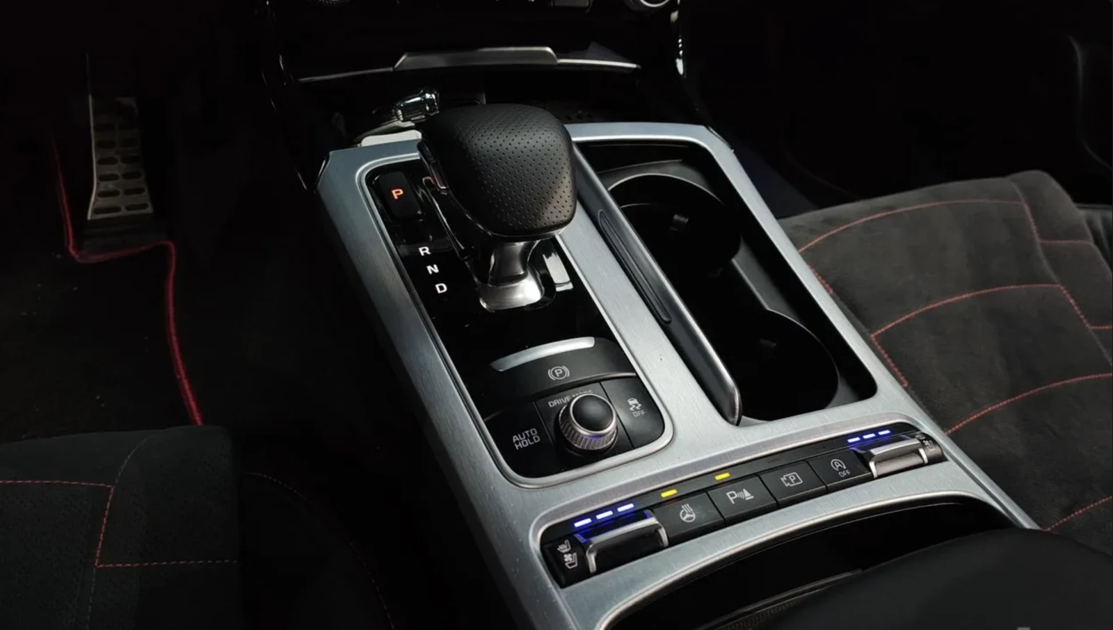 Kia Stinger 3.3 GT MASTERS TURBO PACKAGE / 360 КАМЕРИ / ОБДУХ, снимка 13 - Автомобили и джипове - 55089850