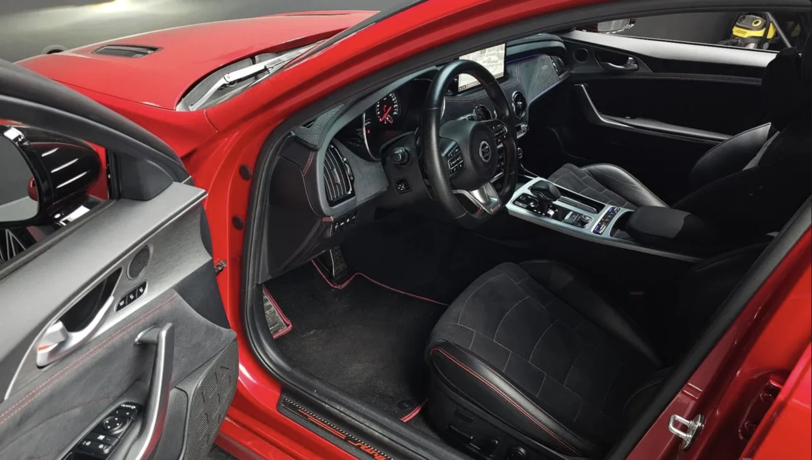 Kia Stinger 3.3 GT MASTERS TURBO PACKAGE / 360 КАМЕРИ / ОБДУХ, снимка 6 - Автомобили и джипове - 55089850