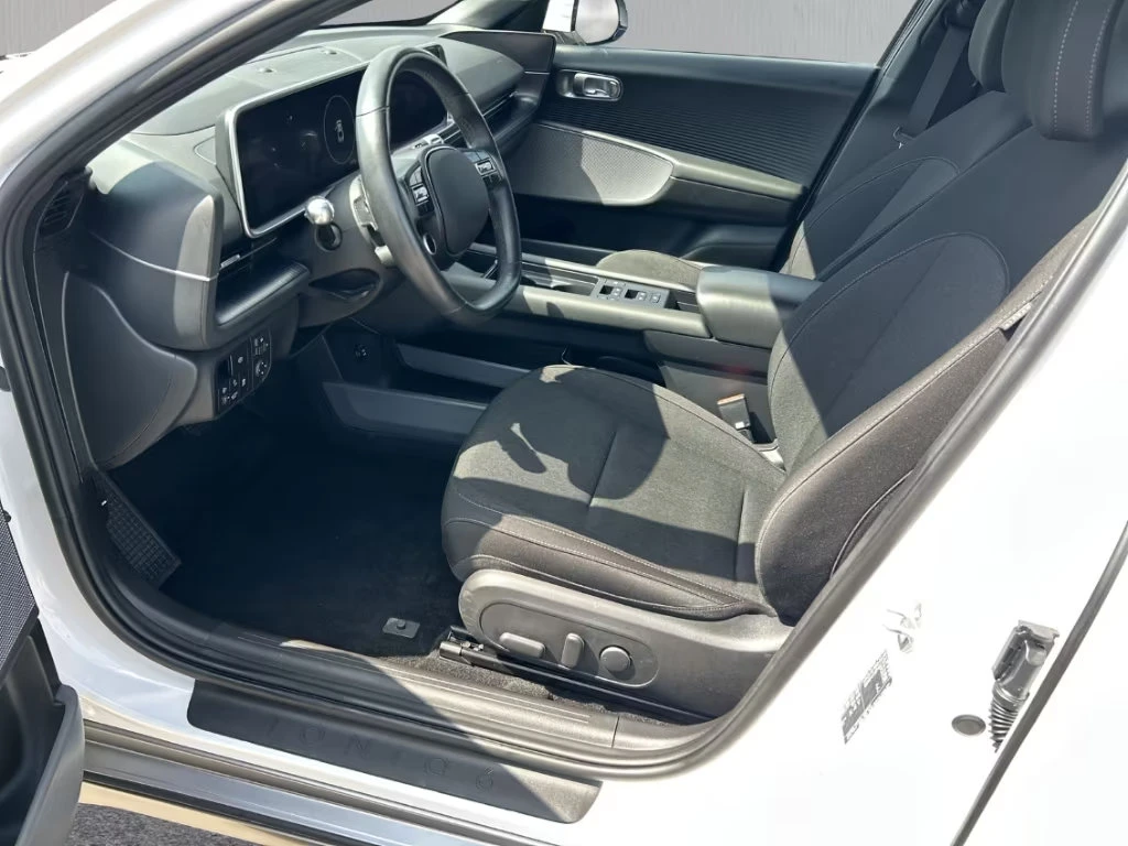 Hyundai Ioniq 6 DYNAMIQ/228HP/CAM/H.PUMP/NAVI/DIGI/LED/CPLAY/517q, снимка 9 - Автомобили и джипове - 55374036