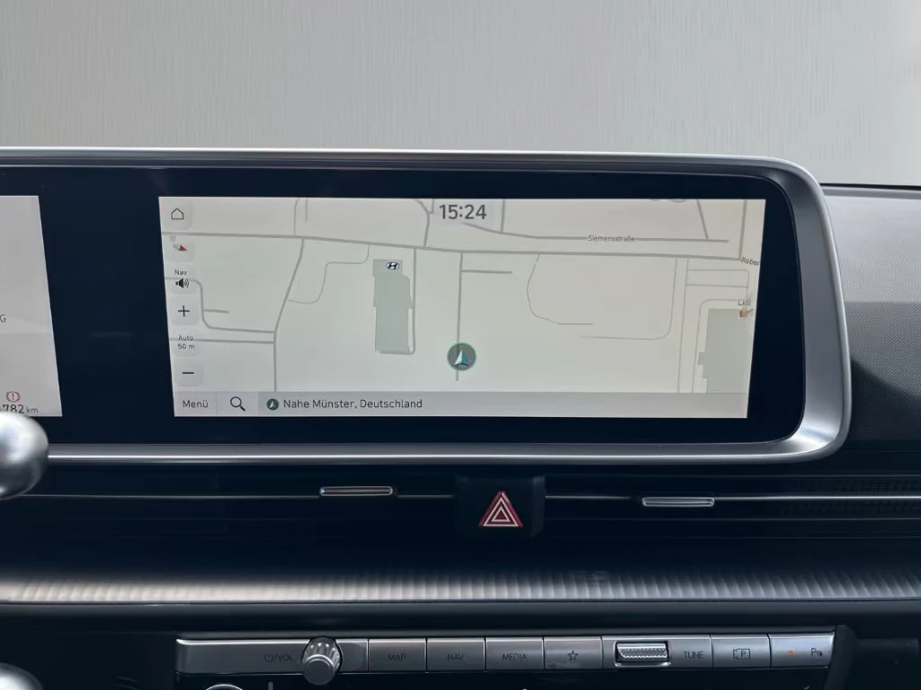 Hyundai Ioniq 6 DYNAMIQ/228HP/CAM/H.PUMP/NAVI/DIGI/LED/CPLAY/517q, снимка 12 - Автомобили и джипове - 55374036