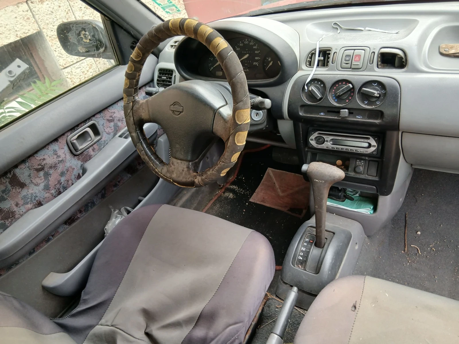 Nissan Micra 1.0 Бензин газ автомат, снимка 5 - Автомобили и джипове - 56267484