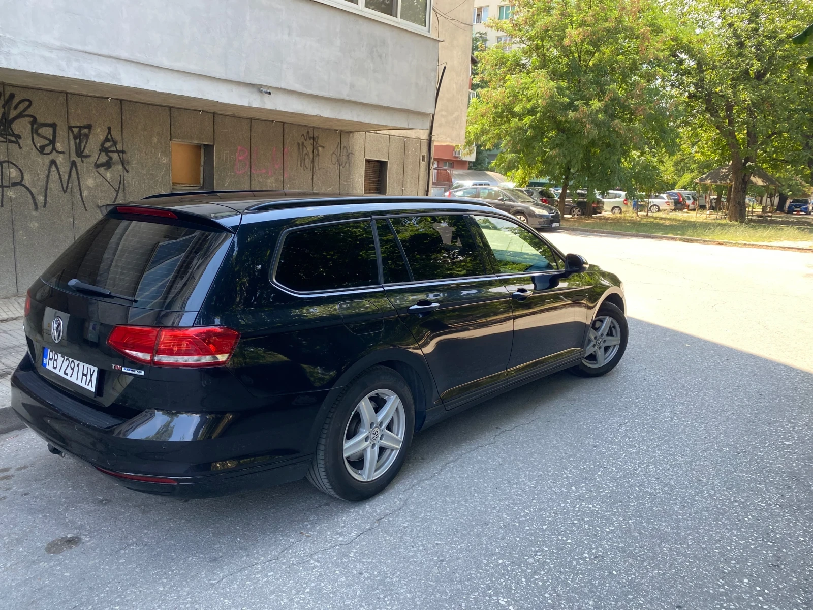 VW Passat 1.6 TDI, снимка 5 - Автомобили и джипове - 56568967