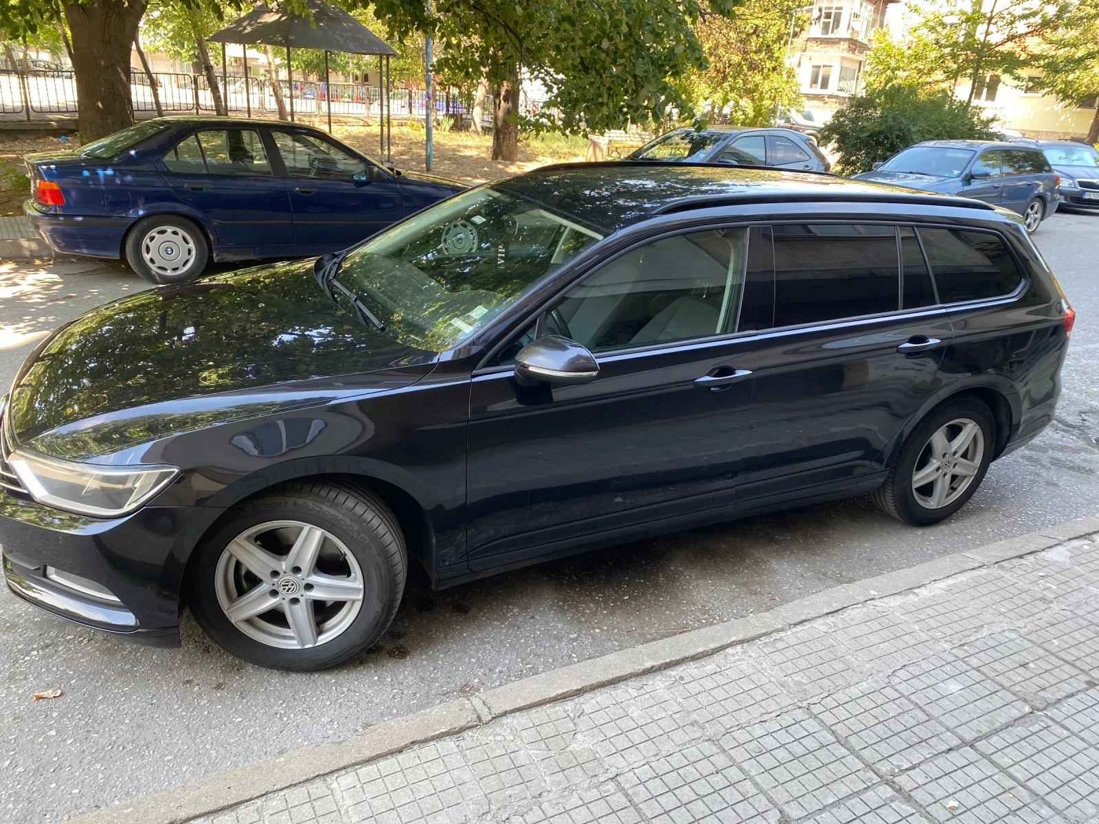 VW Passat 1.6 TDI, снимка 3 - Автомобили и джипове - 56568967
