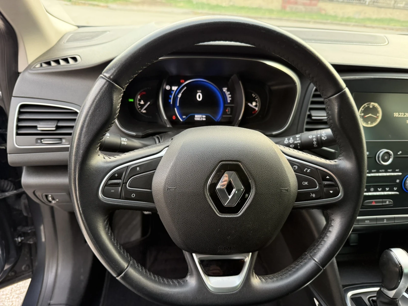 Renault Megane 1.3 TCe, снимка 14 - Автомобили и джипове - 56612260