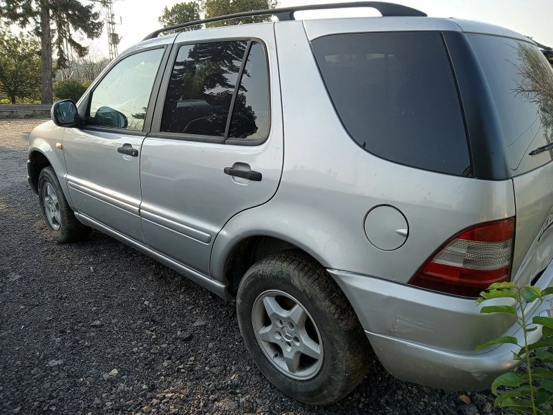 Mercedes-Benz ML 270 2.7 CDI, снимка 3 - Автомобили и джипове - 47429901