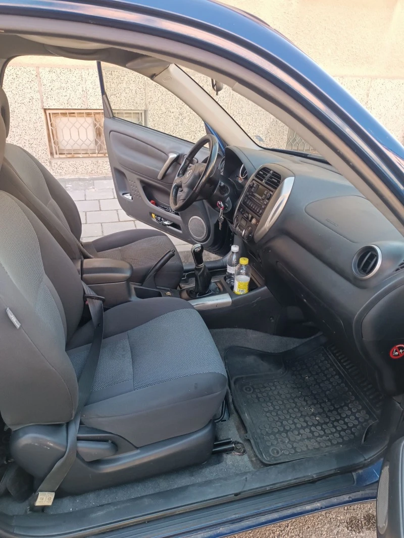 Toyota Rav4 3 врати , снимка 5 - Автомобили и джипове - 47332246