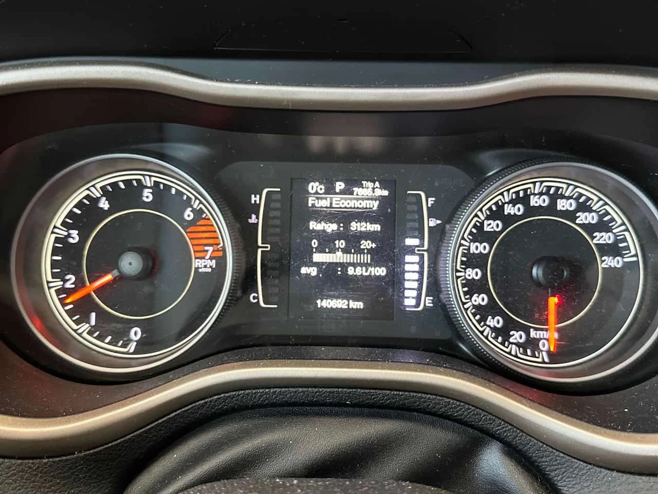 Jeep Cherokee * Sport * CARFAX * 2 КЛЮЧА * KEYLESS, снимка 8 - Автомобили и джипове - 54137667