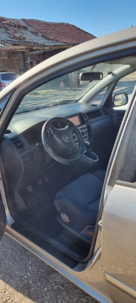 Toyota Corolla verso, снимка 2