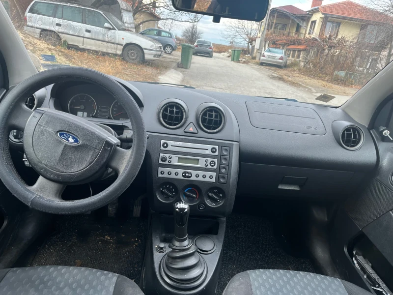 Ford Fiesta 1.4, снимка 6 - Автомобили и джипове - 48065640