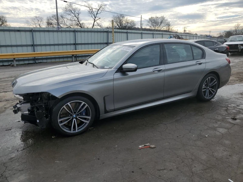 BMW 750 4.4L 8 All wheel drive, снимка 1 - Автомобили и джипове - 48379108