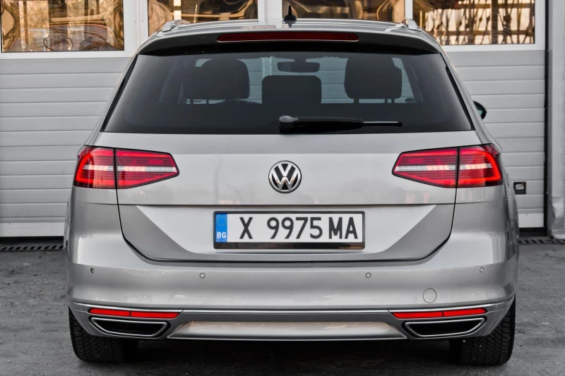 VW Passat VW Passat 1.6 TDI Highline VIRTUAL/Sunroof/19 , снимка 11 - Автомобили и джипове - 48826546