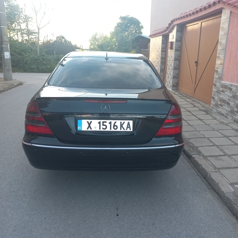 Mercedes-Benz E 220, снимка 3 - Автомобили и джипове - 49479570