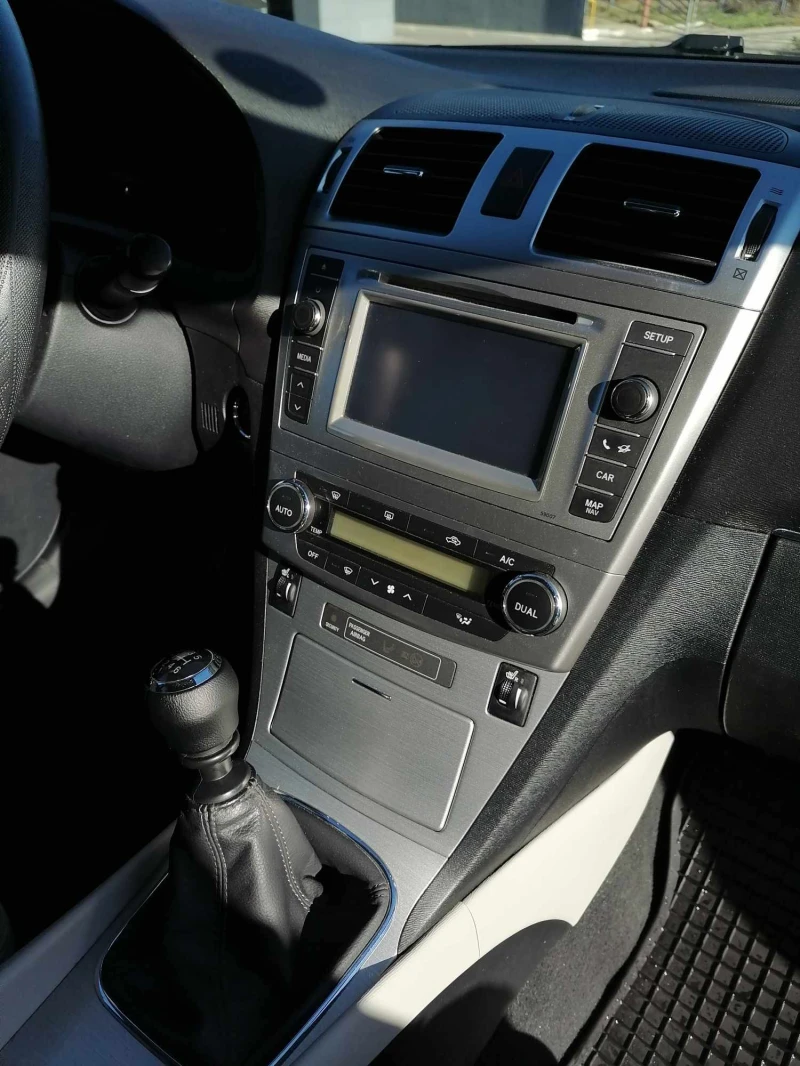 Toyota Avensis D4D 2.2, снимка 14 - Автомобили и джипове - 52518119