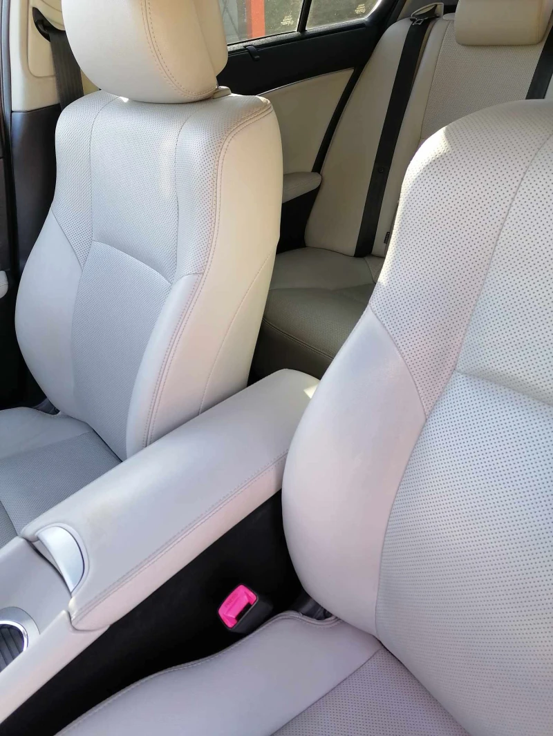 Toyota Avensis D4D 2.2, снимка 11 - Автомобили и джипове - 52518119