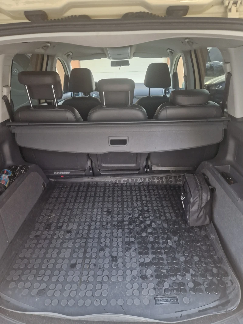 VW Touran 1, 6 tdi, снимка 11 - Автомобили и джипове - 52555568