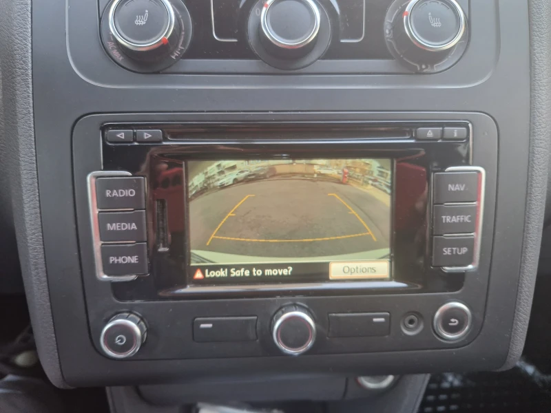 VW Touran 1, 6 tdi, снимка 7 - Автомобили и джипове - 52555568