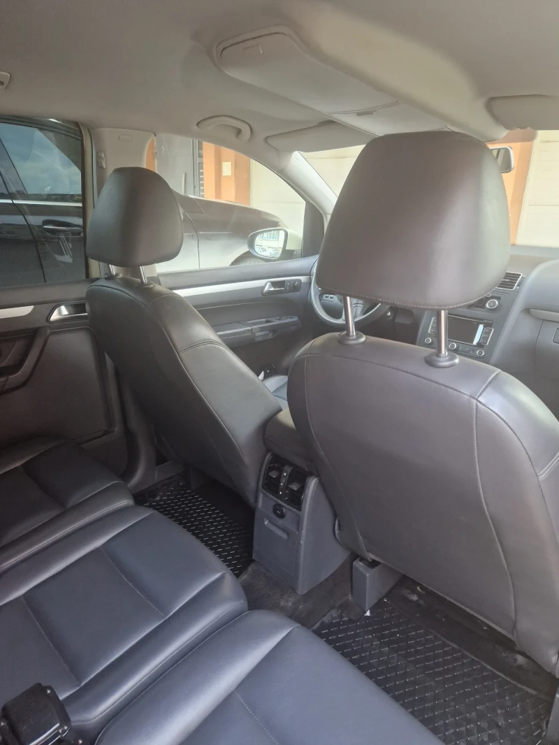 VW Touran 1, 6 tdi, снимка 8 - Автомобили и джипове - 52555568