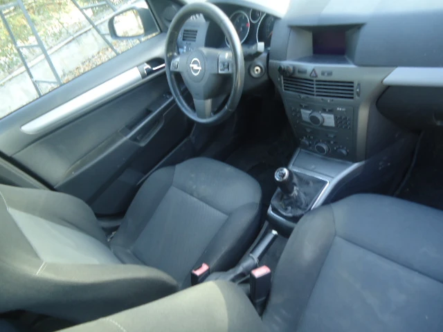 Opel Astra 1.9 CDTI 6ck, снимка 7 - Автомобили и джипове - 47749430