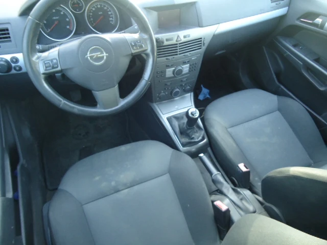 Opel Astra 1.9 CDTI 6ck, снимка 6 - Автомобили и джипове - 47749430