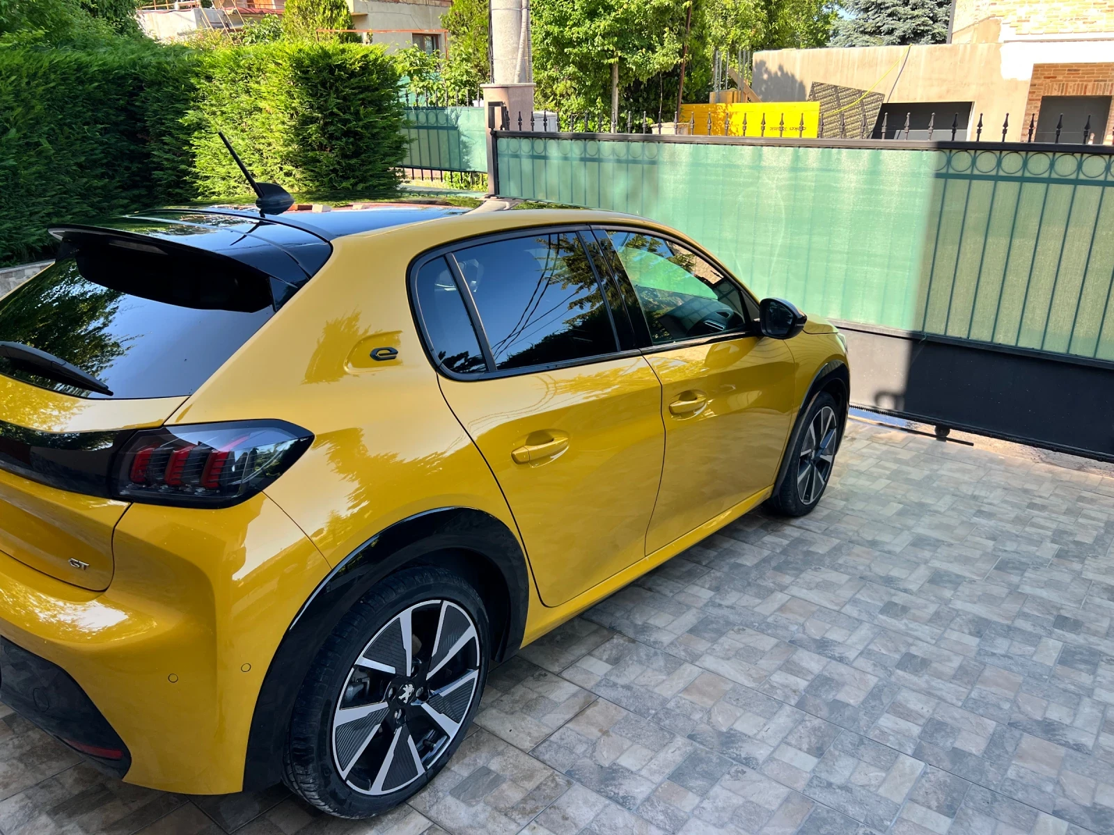 Peugeot 208 E - изображение 4
