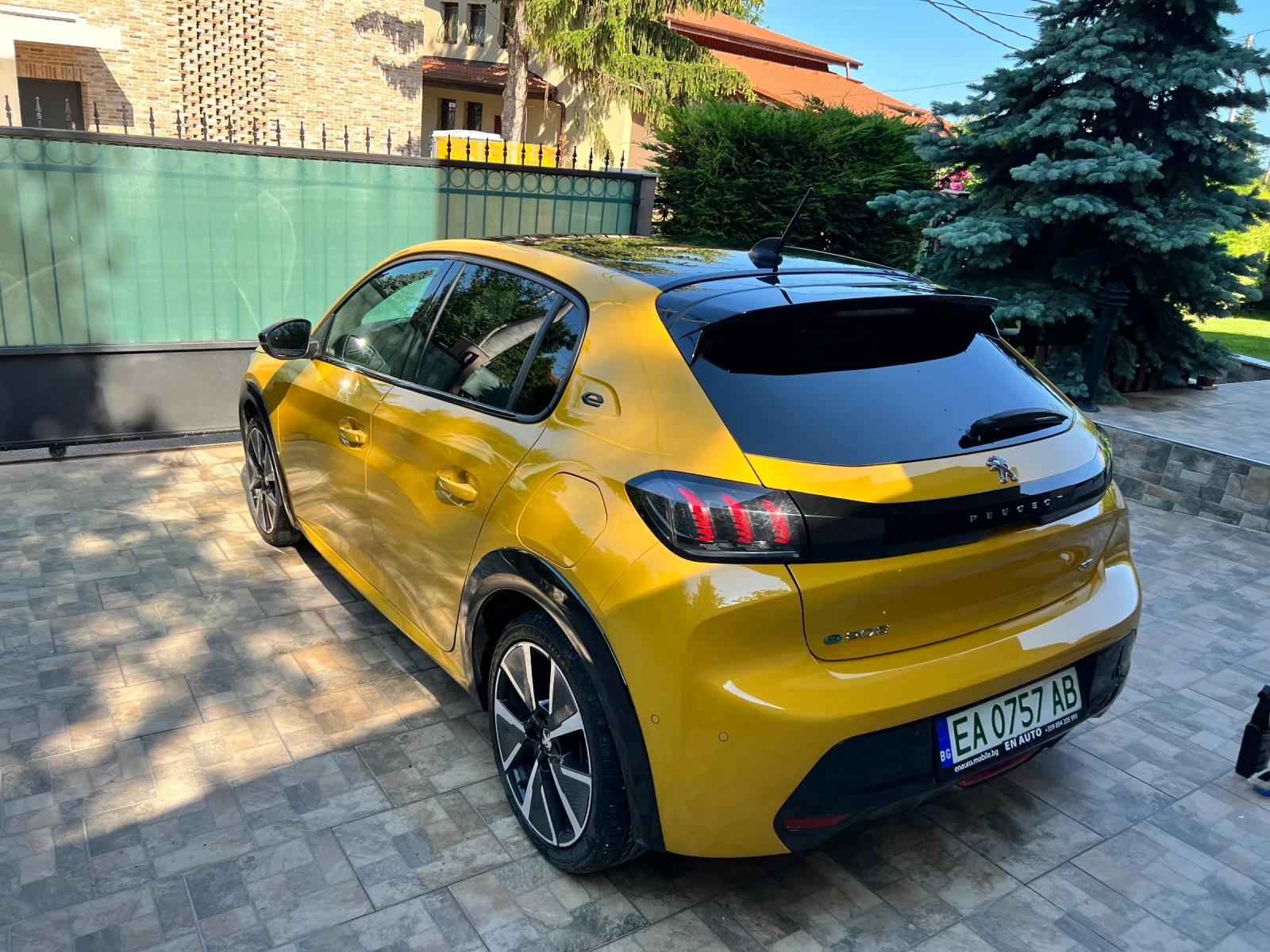 Peugeot 208 E - изображение 3