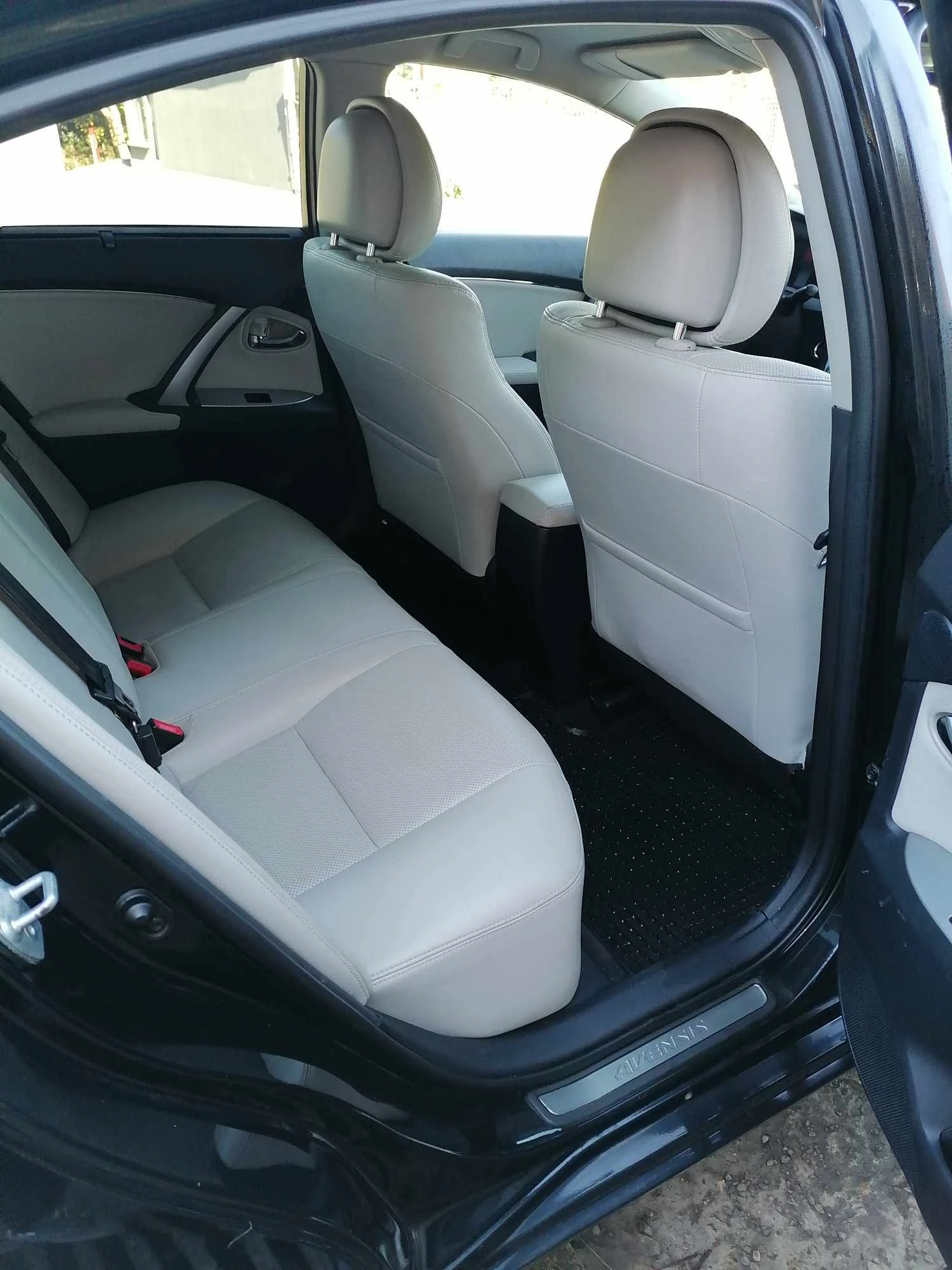 Toyota Avensis D4D 2.2 - изображение 10