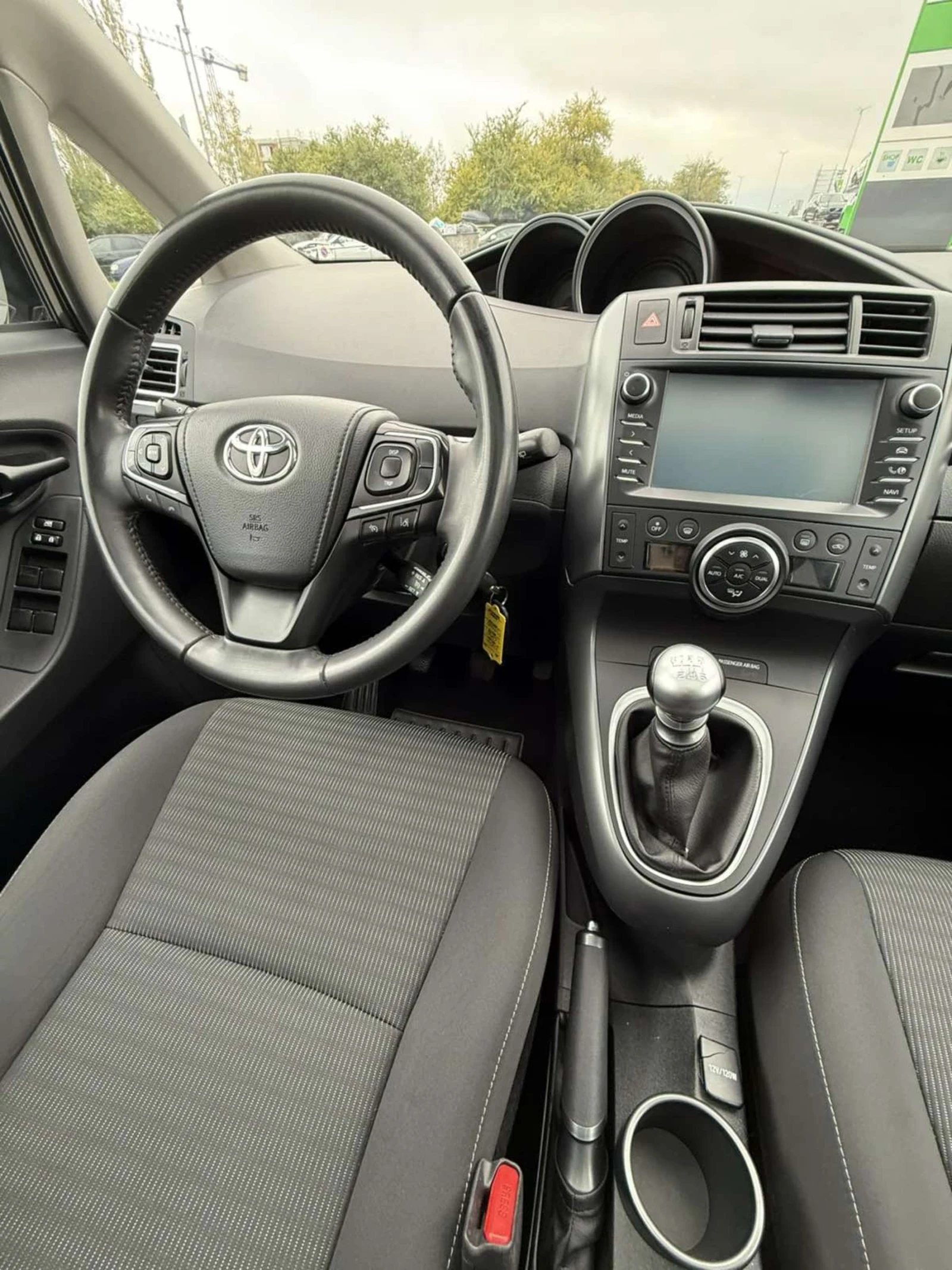 Toyota Corolla verso  68000 ЧИСТО НОВ - изображение 8