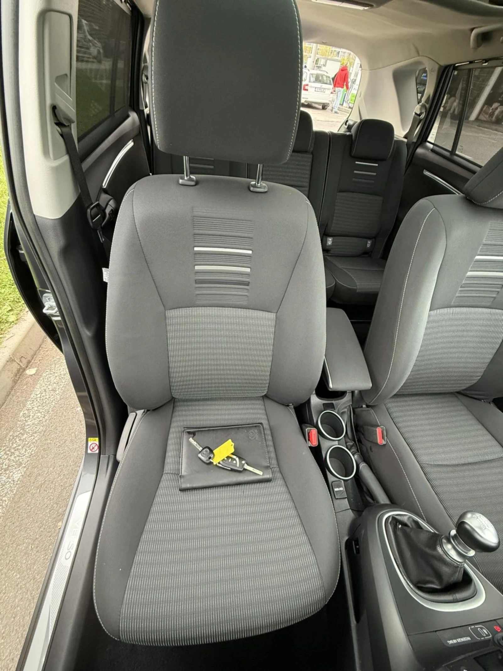 Toyota Corolla verso  68000 ЧИСТО НОВ - изображение 10
