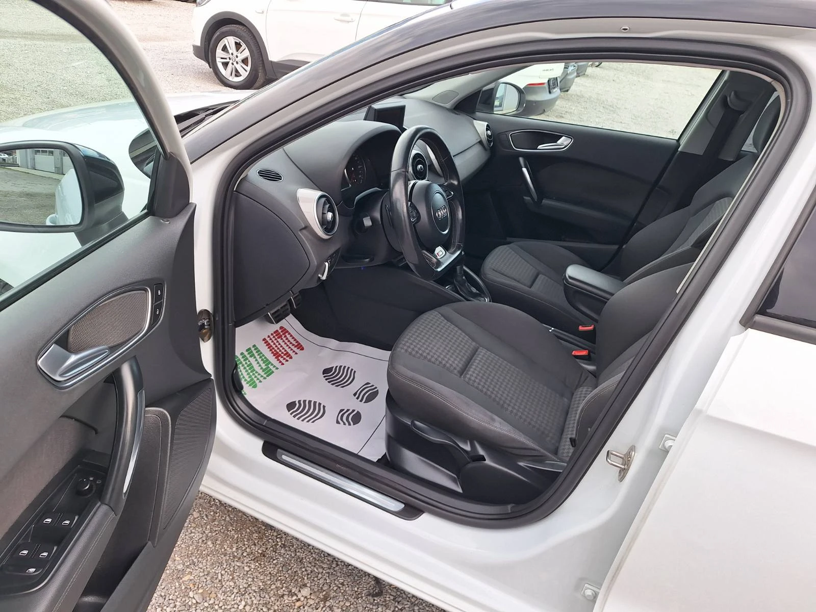 Audi A1 1.4TSI-SPORTBACK-AUTOMATIC-S LINE - изображение 9