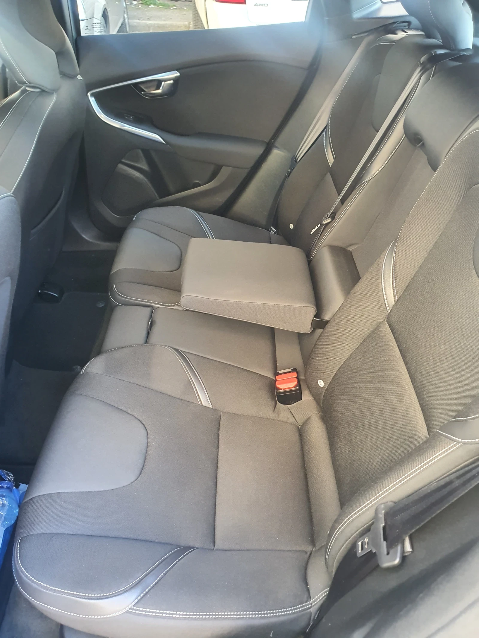 Volvo V40 2.0 TDI  D2, снимка 8 - Автомобили и джипове - 53771827