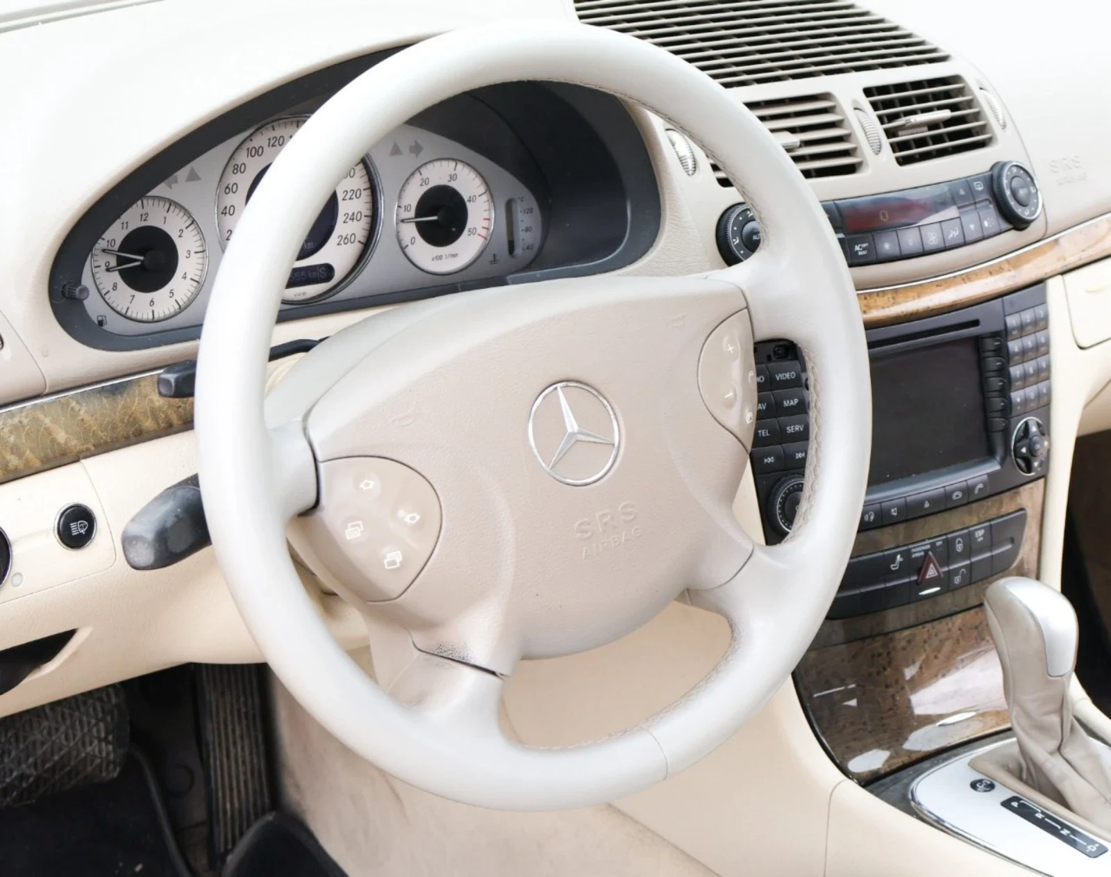 Mercedes-Benz E 320 Avangarde  3.2cdi 204kc , снимка 14 - Автомобили и джипове - 54089835