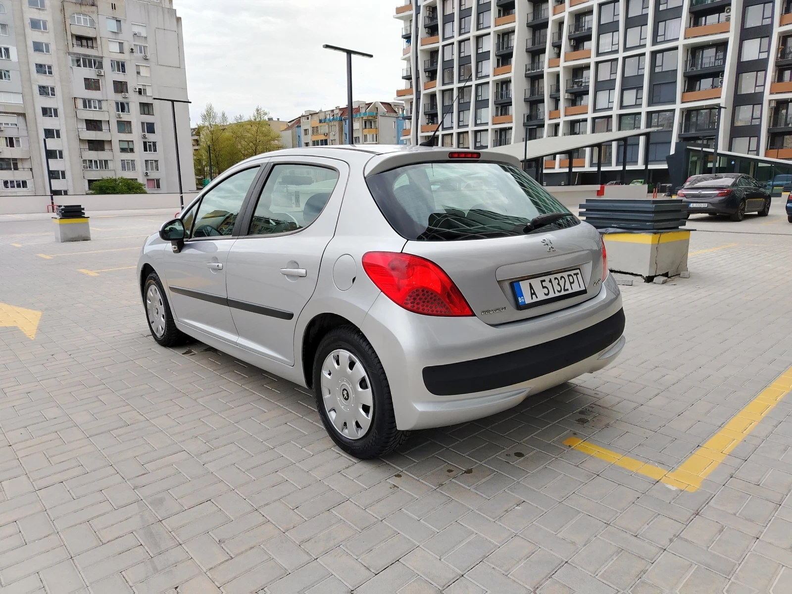 Peugeot 207 1.4i бензин  75hp, снимка 8 - Автомобили и джипове - 54359402