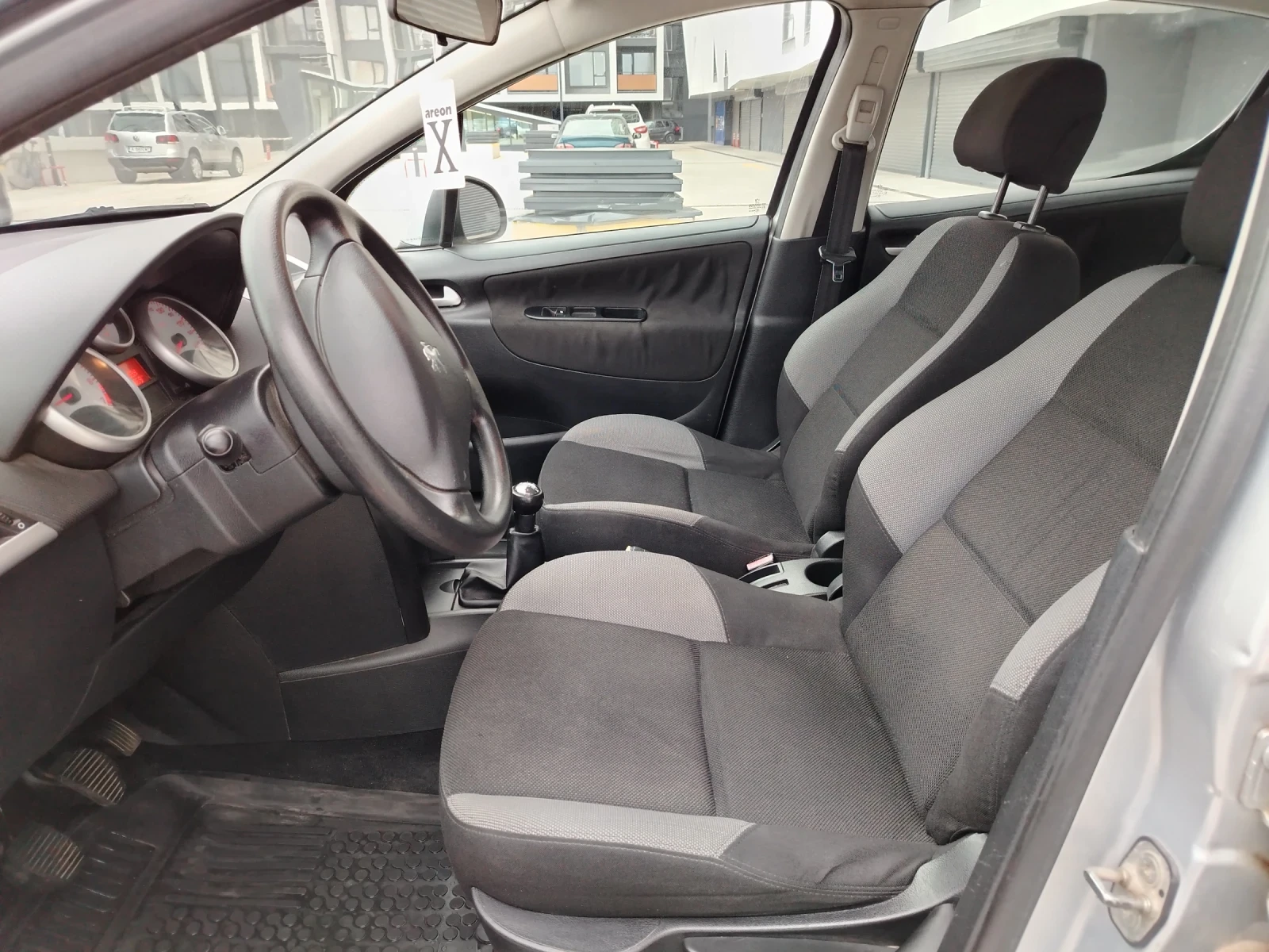 Peugeot 207 1.4i бензин  75hp, снимка 13 - Автомобили и джипове - 54359402