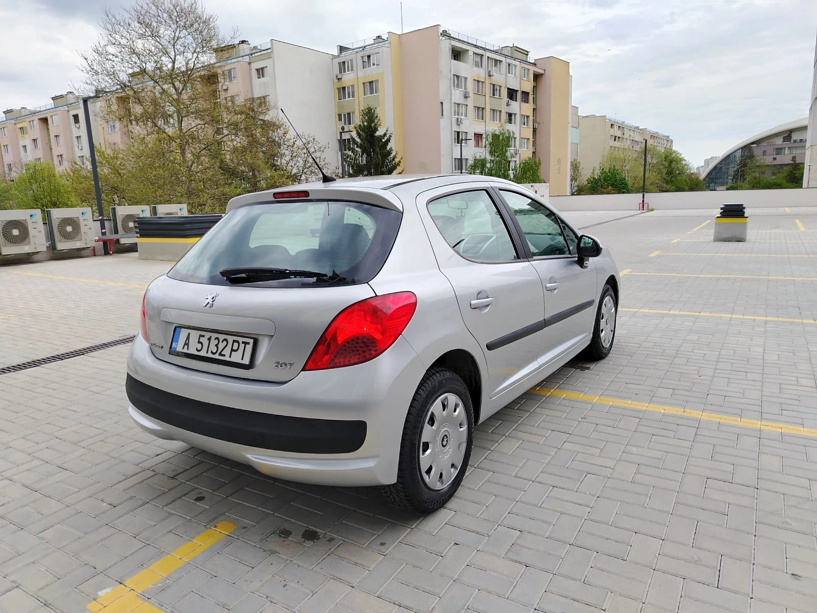 Peugeot 207 1.4i бензин  75hp, снимка 7 - Автомобили и джипове - 54359402
