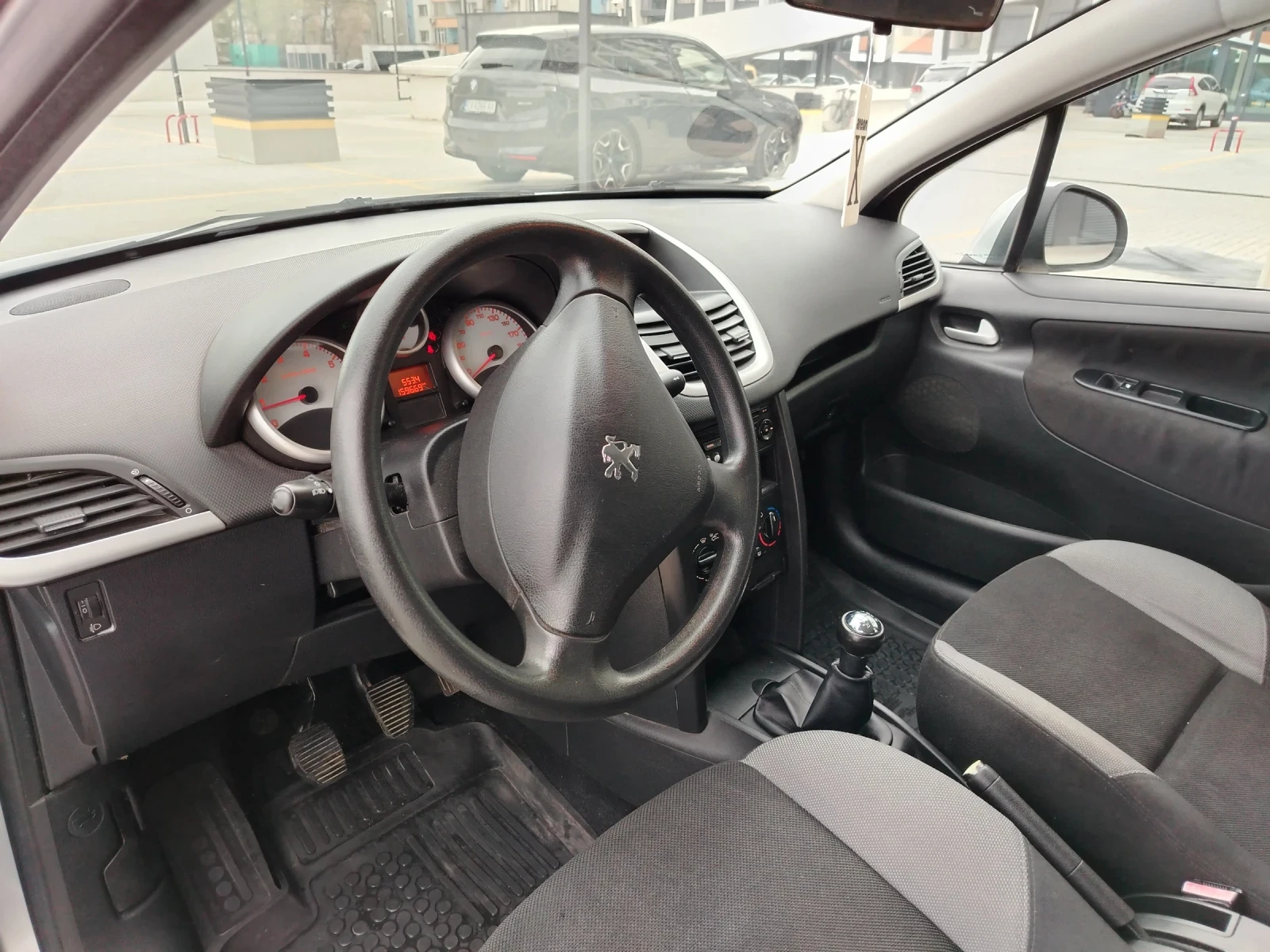 Peugeot 207 1.4i бензин  75hp, снимка 9 - Автомобили и джипове - 54359402