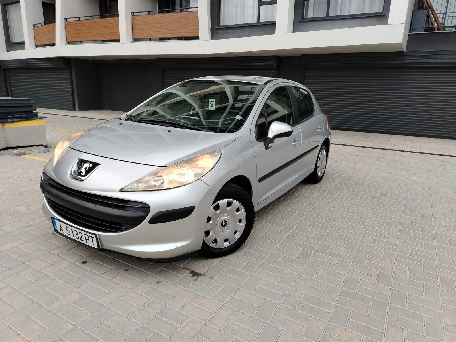 Peugeot 207 1.4i бензин  75hp, снимка 4 - Автомобили и джипове - 54359402