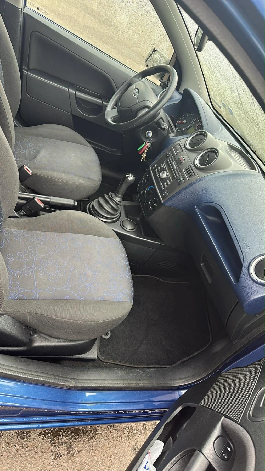 Ford Fiesta 1.4, снимка 3 - Автомобили и джипове - 55406043