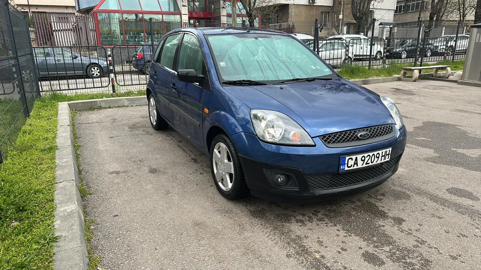 Ford Fiesta 1.4, снимка 2 - Автомобили и джипове - 55406043