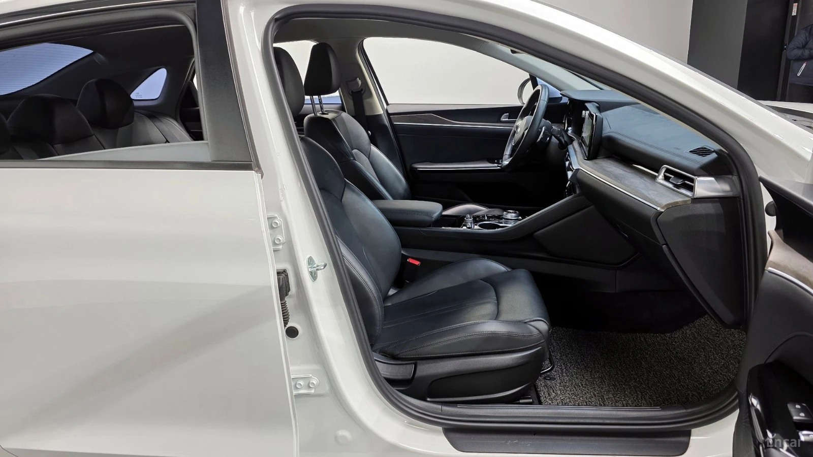 Kia K5 2.0 Noblesse* КОЖА* ОБДУХВ* НАВИ* 360, снимка 8 - Автомобили и джипове - 55577138