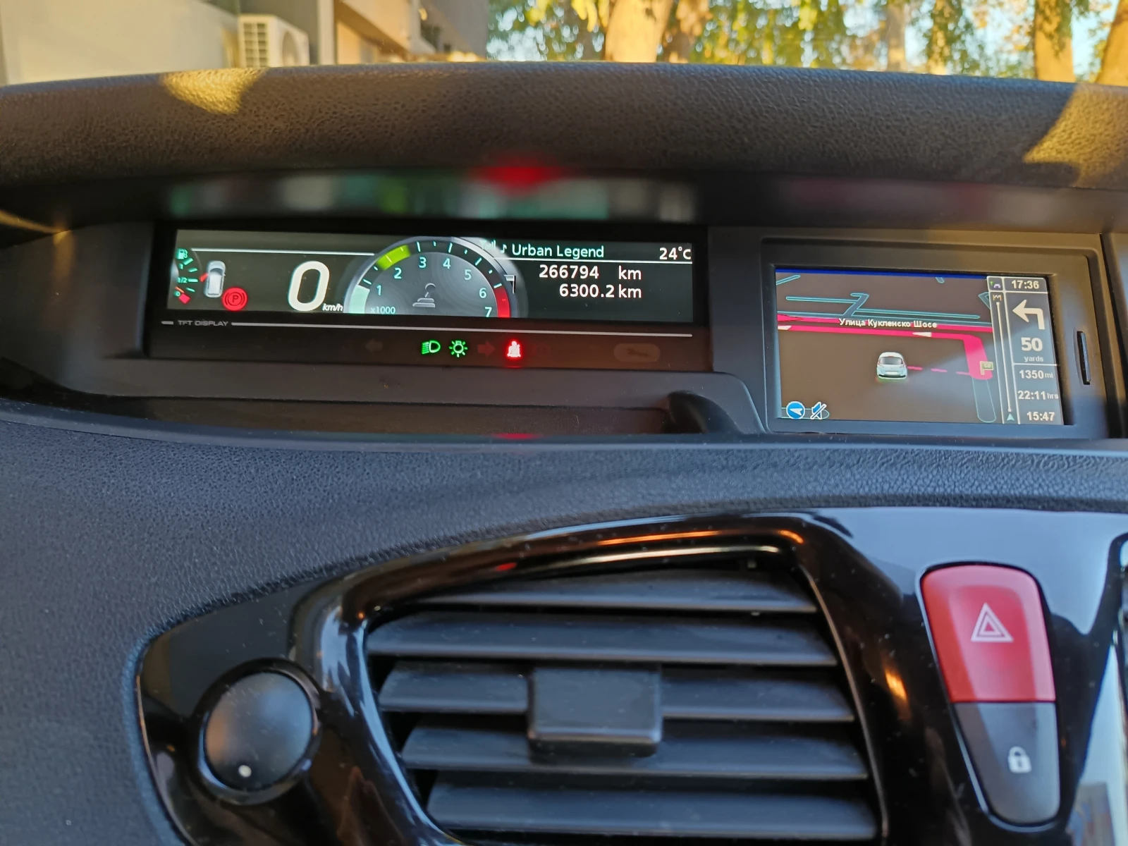 Renault Scenic 1.4 TCe, снимка 8 - Автомобили и джипове - 56345417