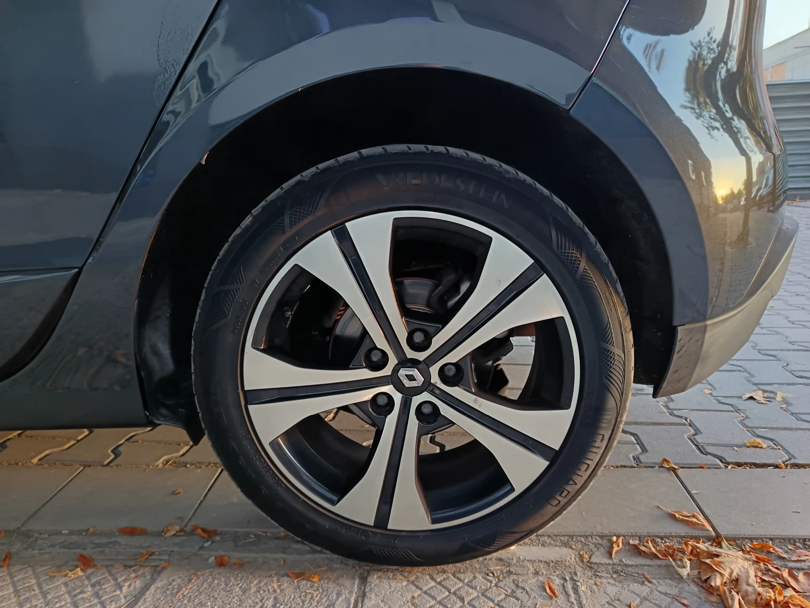 Renault Scenic 1.4 TCe, снимка 12 - Автомобили и джипове - 56345417