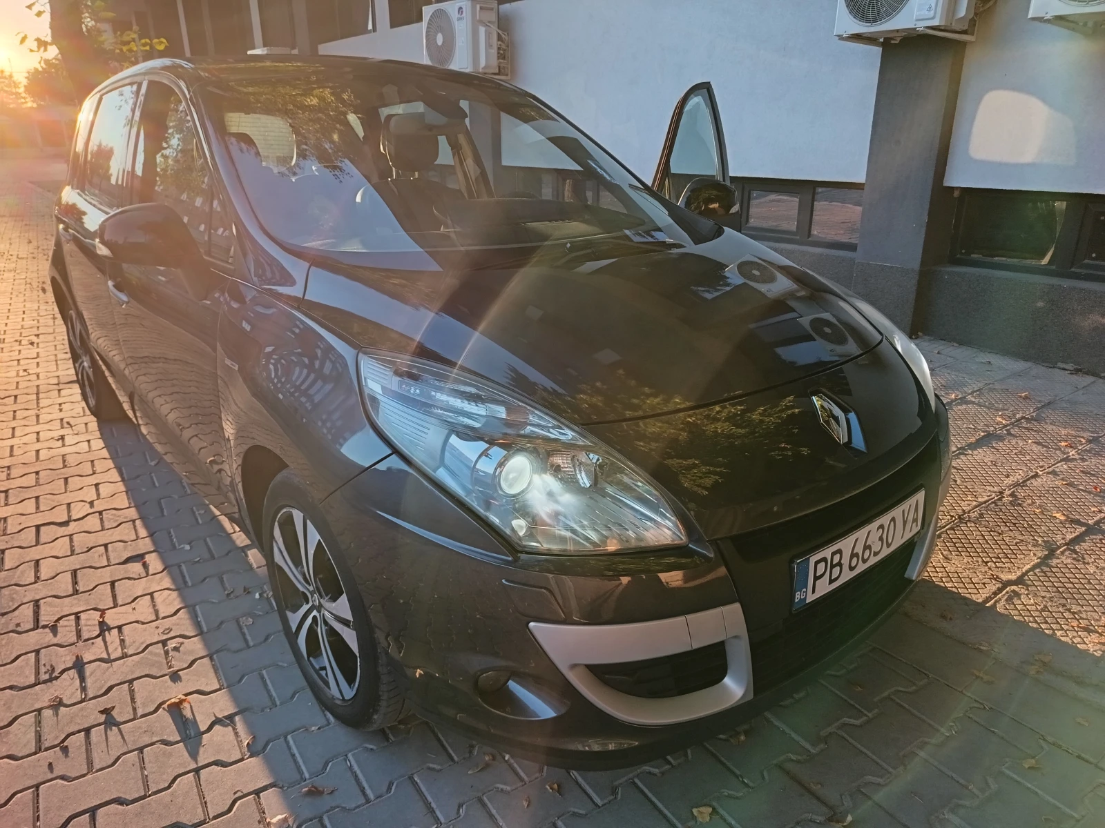 Renault Scenic 1.4 TCe, снимка 5 - Автомобили и джипове - 56345417