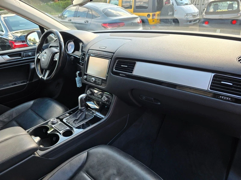 VW Touareg Фейслифт, снимка 6 - Автомобили и джипове - 52531189