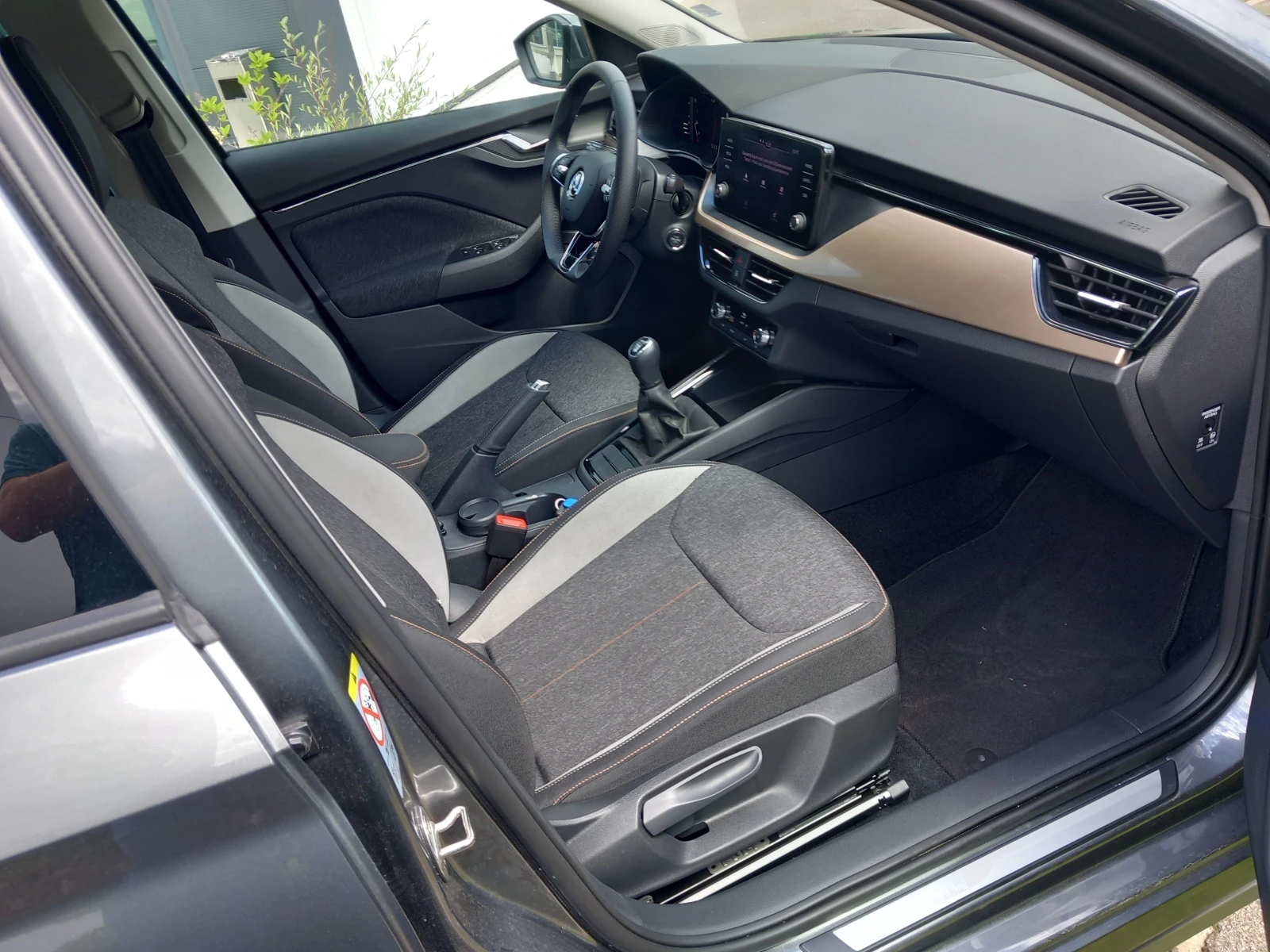 Skoda Kamiq 1.5 TSI / 6МТ, снимка 8 - Автомобили и джипове - 54893169