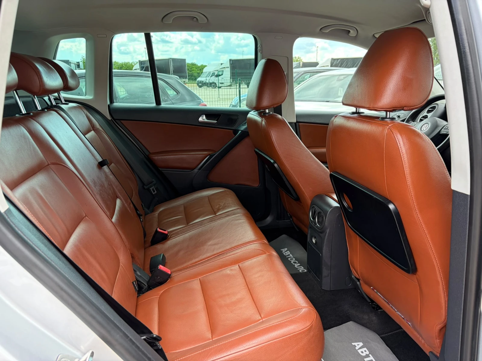 VW Tiguan 2.0TDI DSG 4x4 HIGHLINE KOJA, снимка 12 - Автомобили и джипове - 54896638