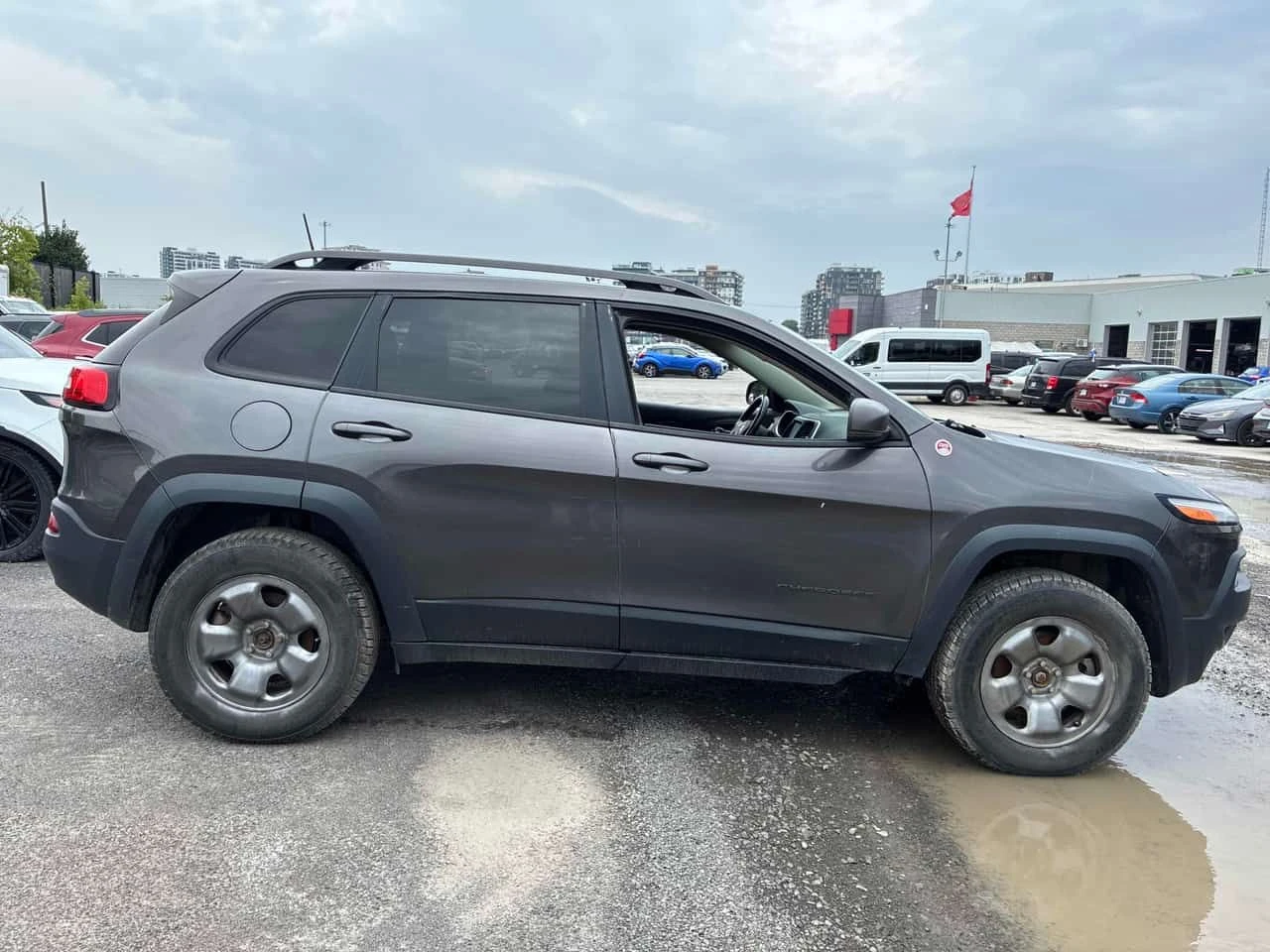 Jeep Cherokee * Trailhawk * CARFAX * ОПЦИЯ ЗА ФИНАНСИРАНЕ , снимка 3 - Автомобили и джипове - 55623909