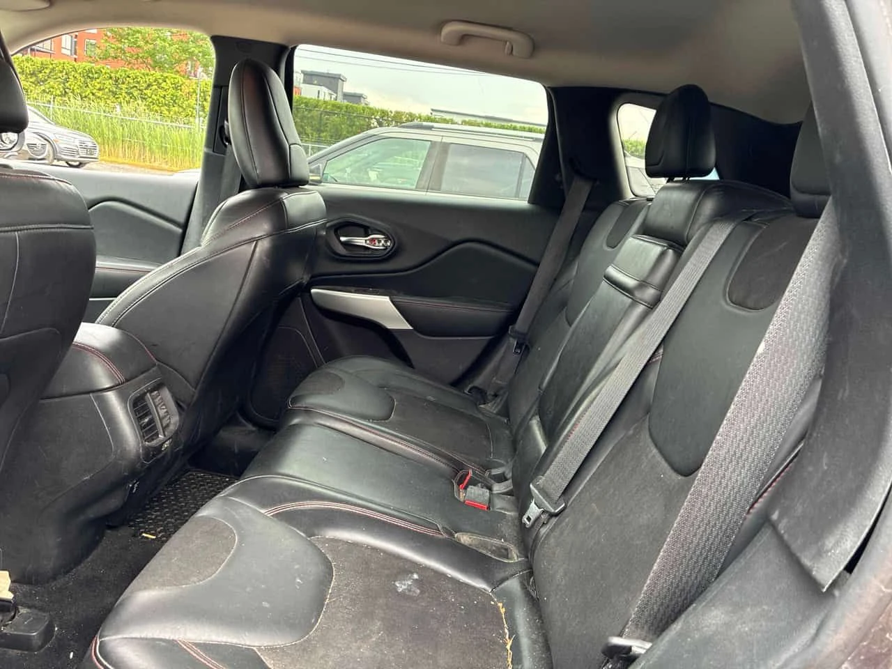 Jeep Cherokee * Trailhawk * CARFAX * ОПЦИЯ ЗА ФИНАНСИРАНЕ , снимка 16 - Автомобили и джипове - 55623909