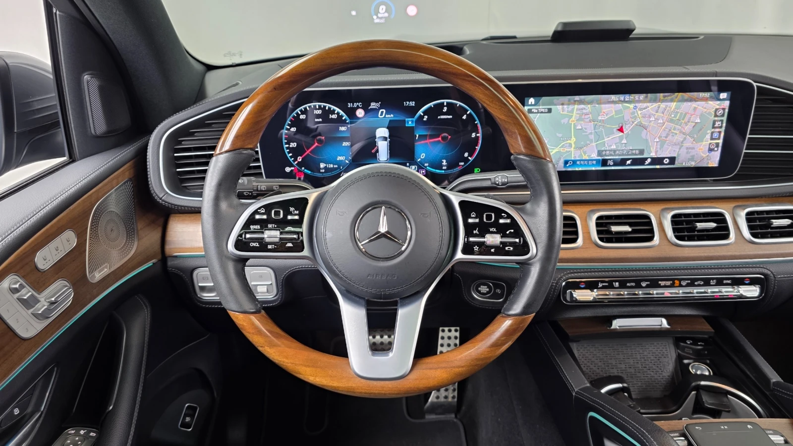 Mercedes-Benz GLS 400 d, снимка 15 - Автомобили и джипове - 55786353